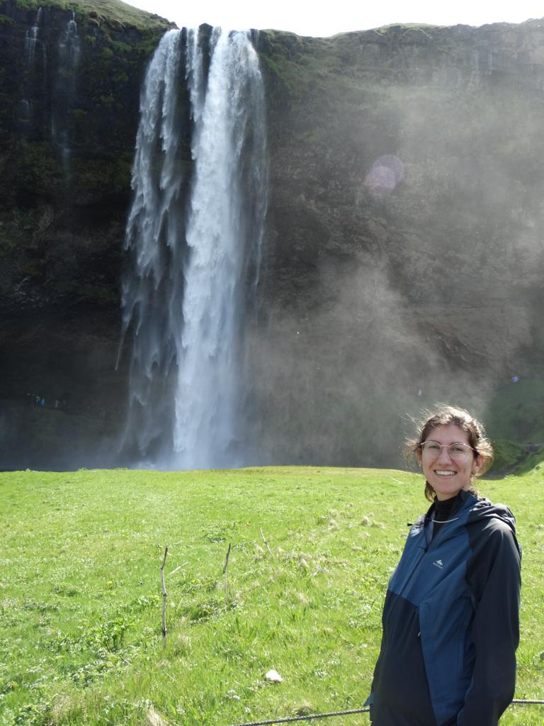 Cascada en Islandia paisaje natural