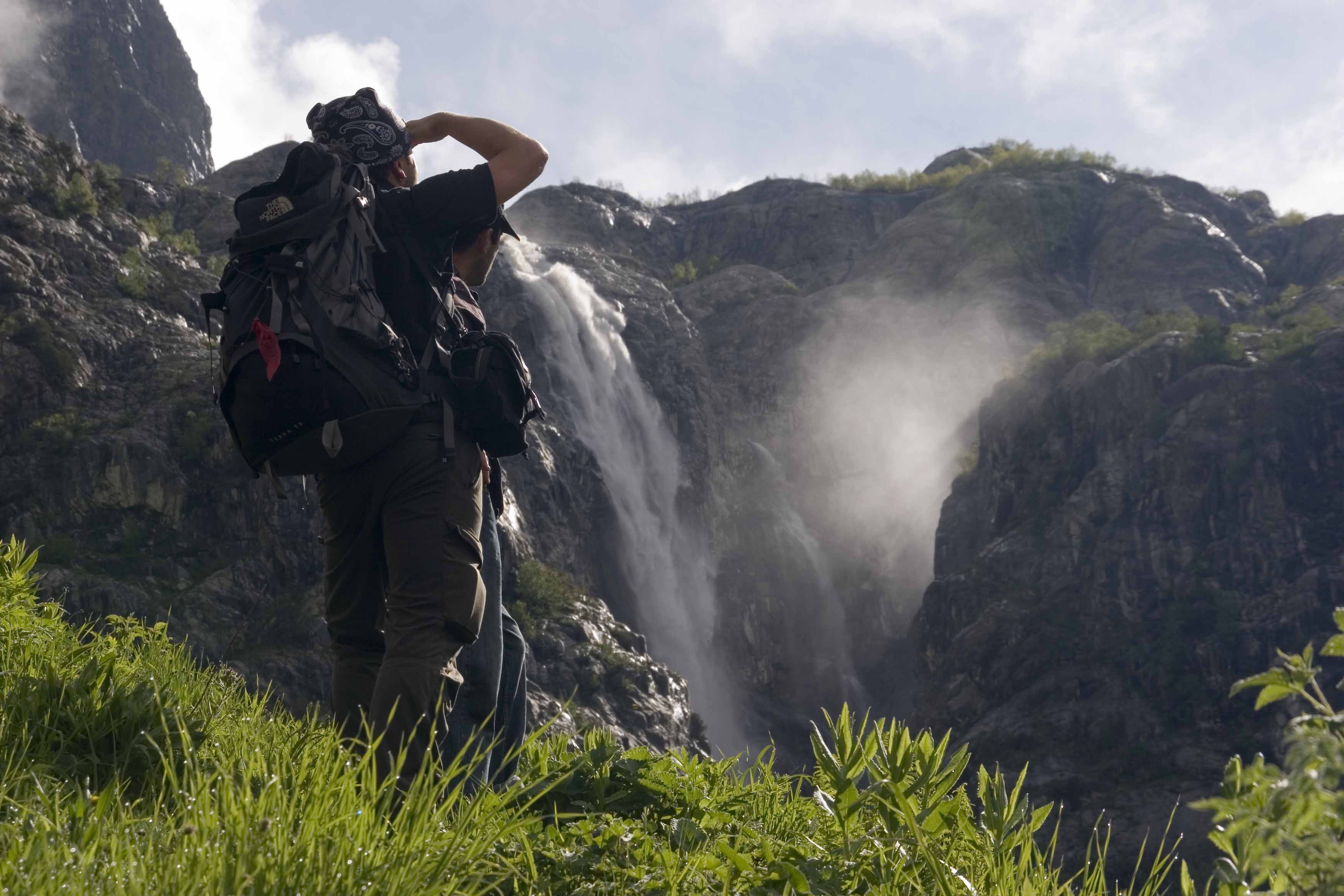 Cascada Ushba en Georgia