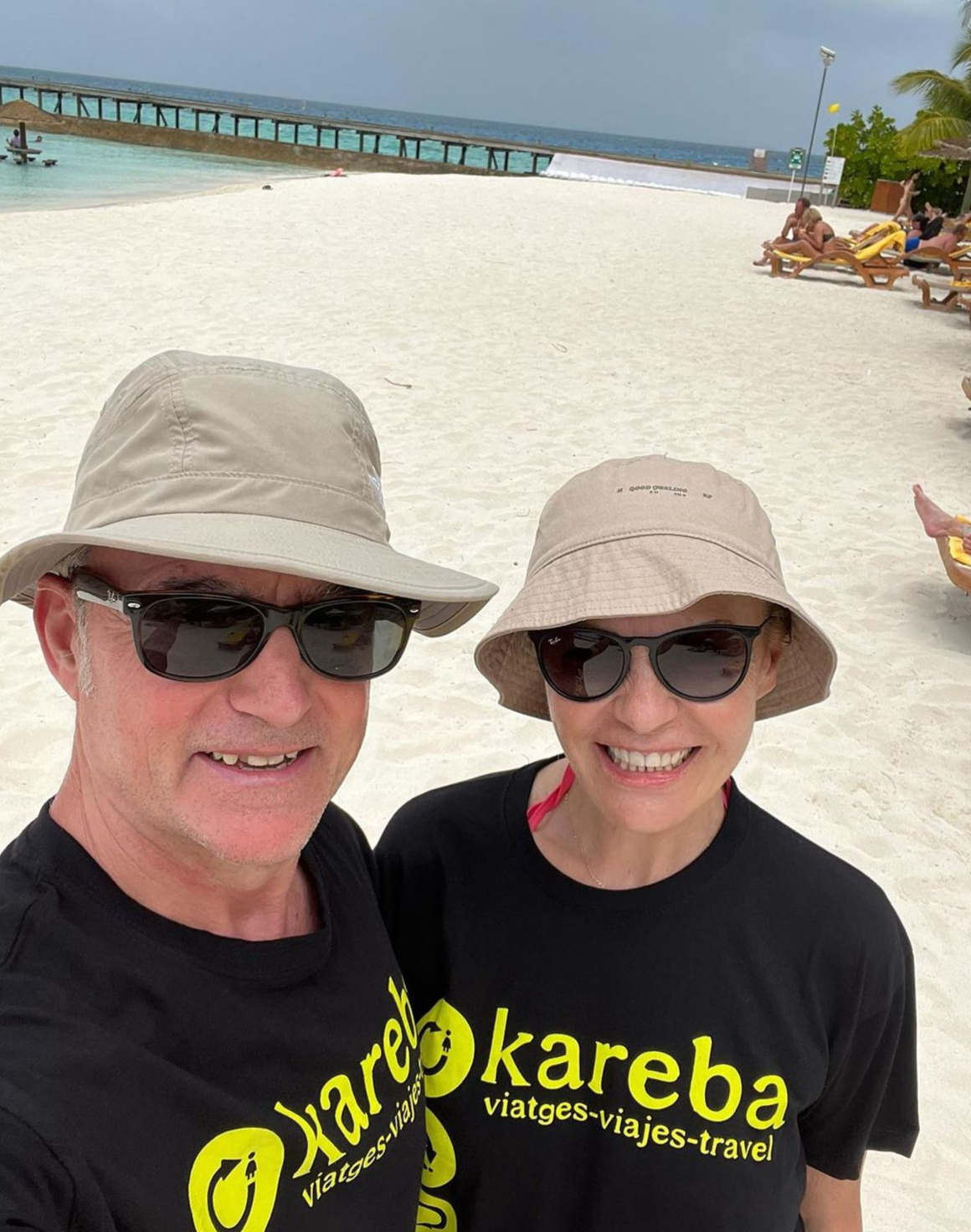 Viaje a Maldivas con playas de arena blanca y agua turquesa.