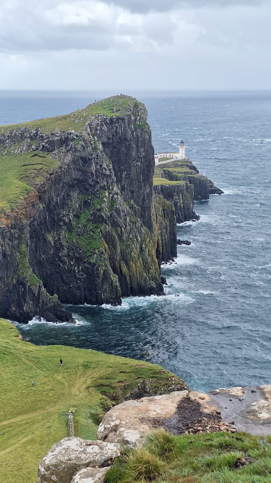 acantilados-de-escocia-con-faro