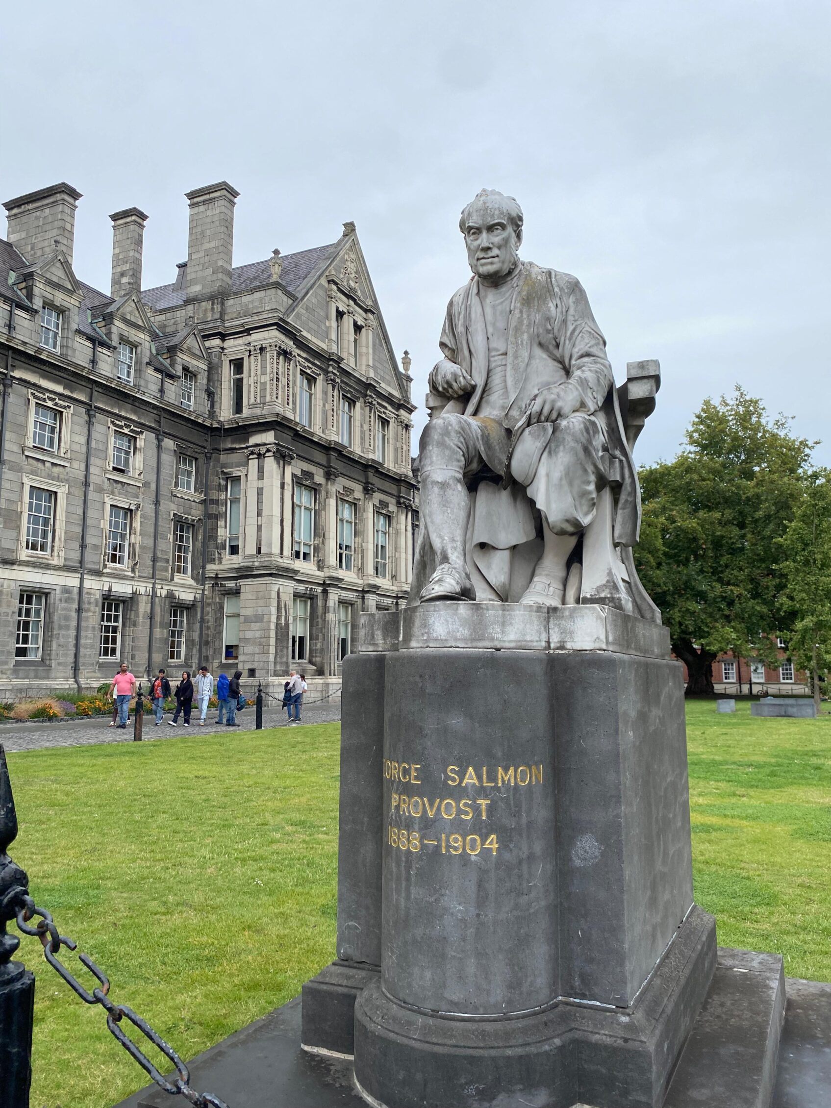 estatua george salmon trinity college dublin